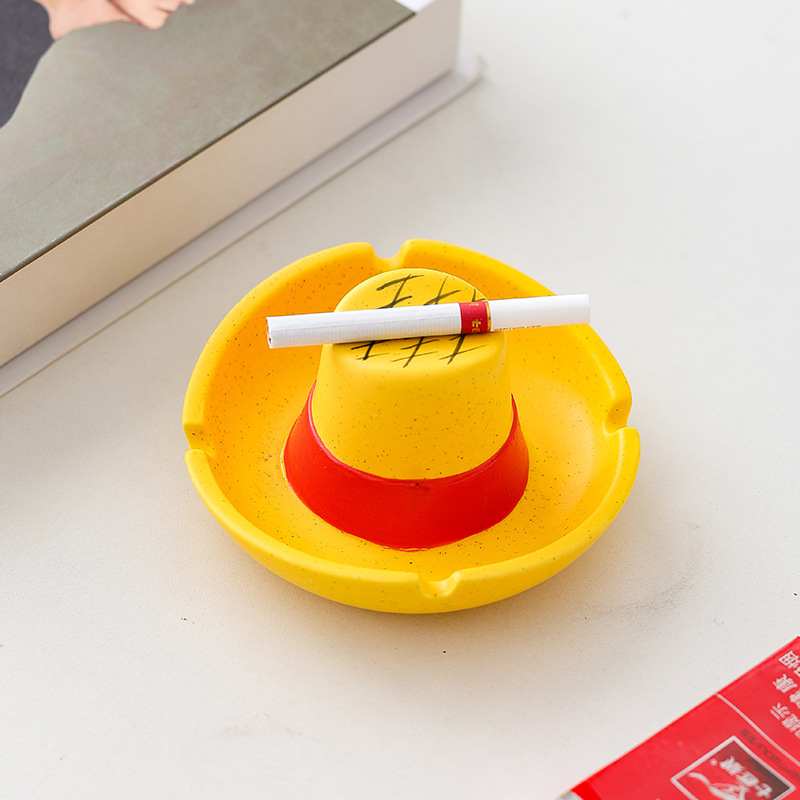 クリエイティブアニメワンピース麦わら帽子ルフィセラミック灰皿 - Gaming Accessories Gift For Boyfriend のレビューと価格